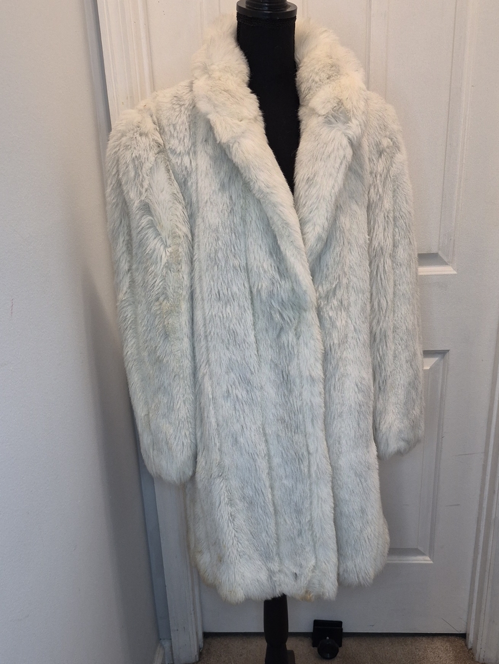 J10- Women's Cream/Gray Faux Fur Coat - Elegant Plush Outerwear - sz 12